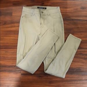 Skinny khaki pants